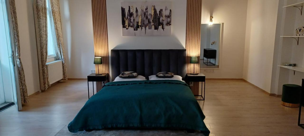 Entrez Apartment 3 - Historical Centre Kösice Dış mekan fotoğraf