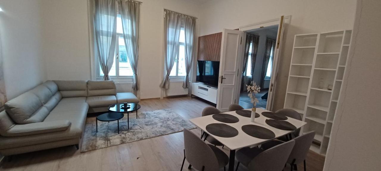 Entrez Apartment 3 - Historical Centre Kösice Dış mekan fotoğraf
