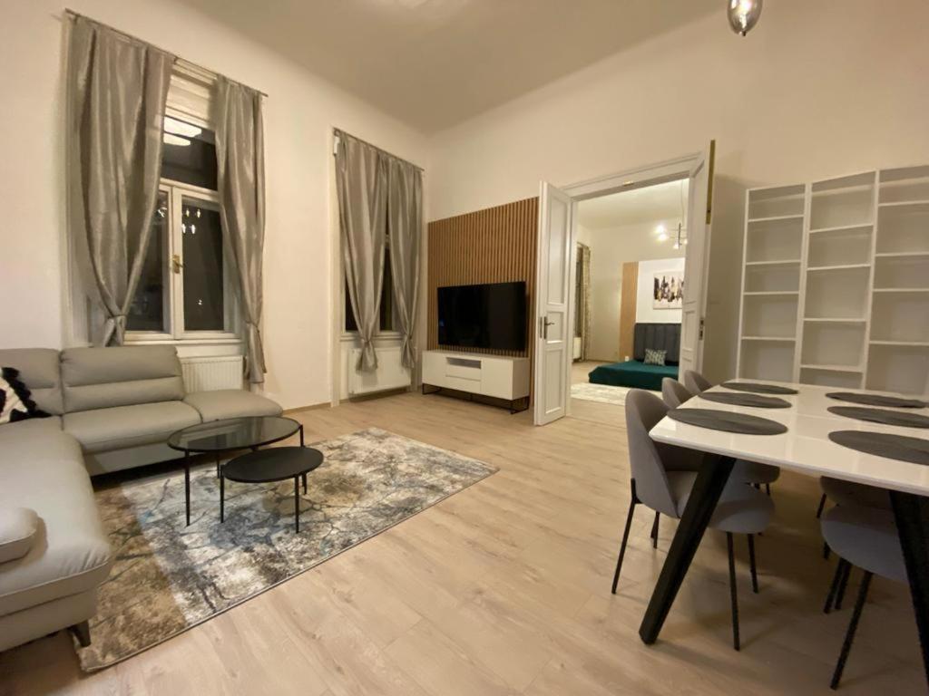 Entrez Apartment 3 - Historical Centre Kösice Dış mekan fotoğraf