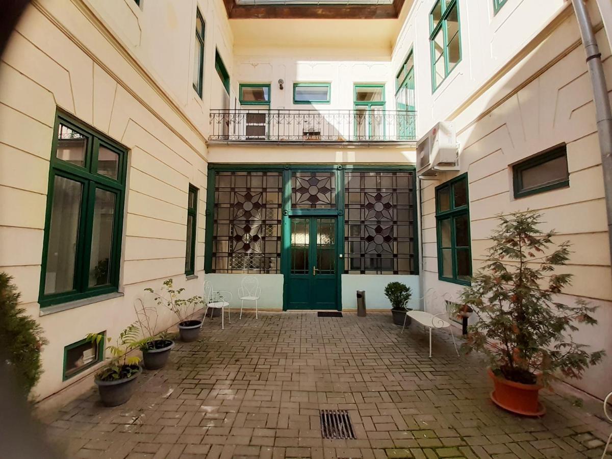 Entrez Apartment 3 - Historical Centre Kösice Dış mekan fotoğraf